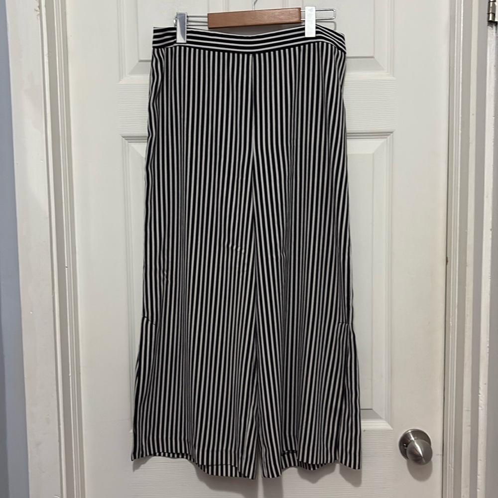JASMINE AND JULIANA striped culottes.  Size 8